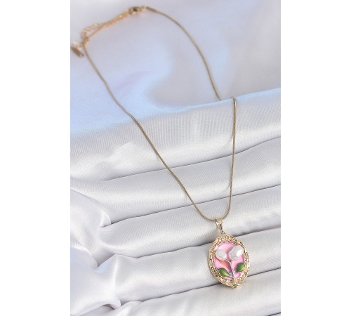 316L Çelik Gold Renk Zincir Pembe Mineli İncili Çiçek İşlemeli Portre Model Kadın Kolye