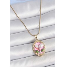 316L Çelik Gold Renk Zincir Pembe Mineli İncili Çiçek İşlemeli Portre Model Kadın Kolye