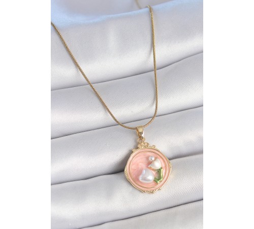 316L Çelik Gold Renk Zincir Pembe Mineli İncili Çiçek İşlemeli Portre Model Kadın Kolye