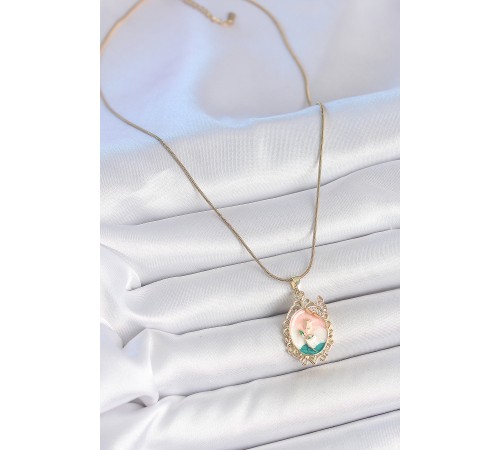 316L Çelik Gold Renk Zincir Mix Renk Çiçek İşlemeli Zirkon Taş Detaylı Portre Model Kadın Kolye