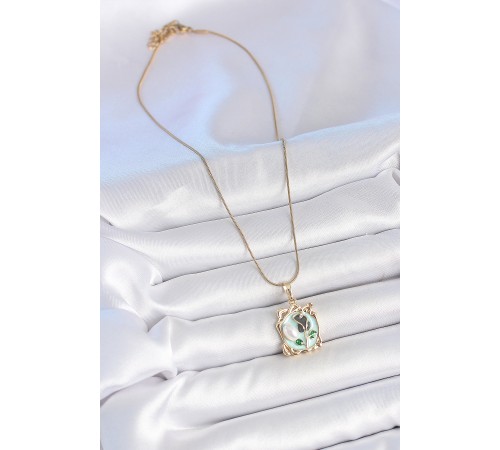 316L Çelik Gold Renk Zincir Mavi Mineli Çiçek İşlemeli İnci Detay Portre Model Kadın Kolye