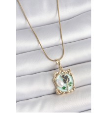 316L Çelik Gold Renk Zincir Mavi Mineli Çiçek İşlemeli İnci Detay Portre Model Kadın Kolye