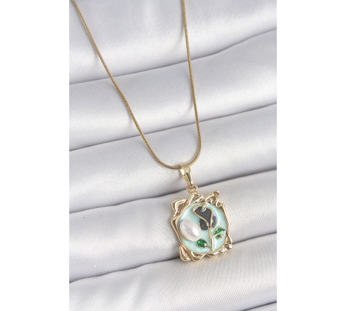 316L Çelik Gold Renk Zincir Mavi Mineli Çiçek İşlemeli İnci Detay Portre Model Kadın Kolye