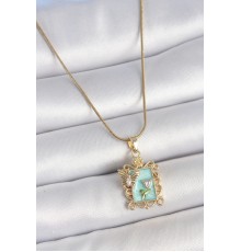 316L Çelik Gold Renk Zincir Mavi Mineli Çiçek İşlemeli Zirkon Taşlı Kelebek Detay Portre Model Kadın Kolye