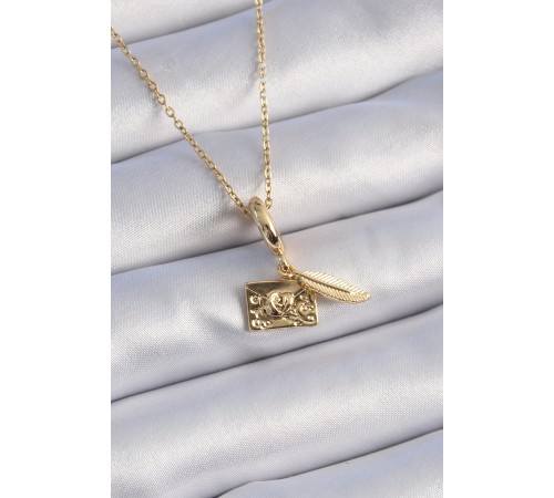 316L Çelik Gold Renk Kalp Detay Mektup Figür Charm Model Kadın Kolye