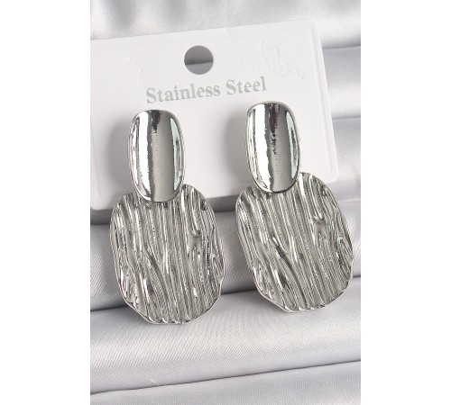 Pirinç Gümüş Renk İşlemeli Kare Plaka Model Kadın Küpe