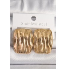 Pirinç Gold Renk İşlemeli Kare Plaka Model Kadın Küpe