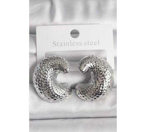 Pirinç Gümüş Renk Yılan Sırtı İşlemeli Yarım Halka Model Kadın Küpe