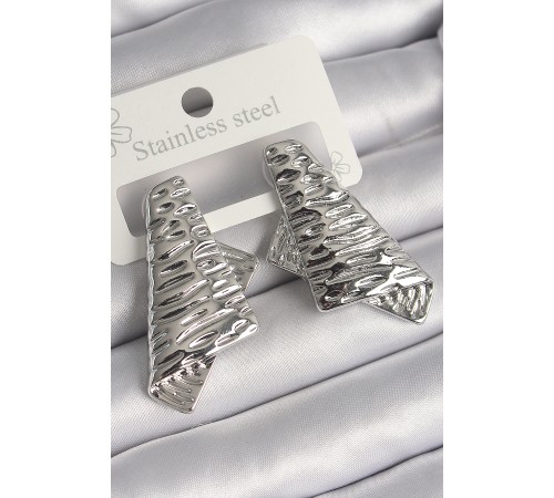 Pirinç Gümüş Renk İşleme Detaylı Katlanmış Kare Plaka Model Kadın Küpe