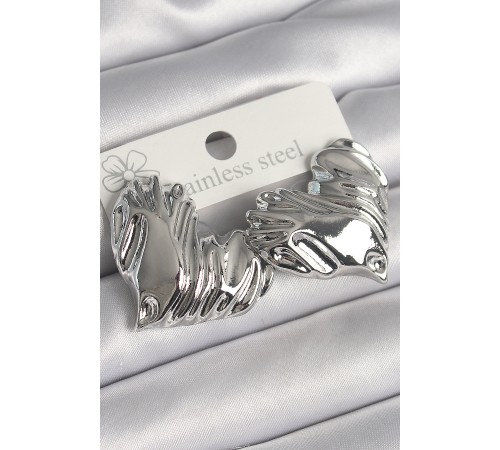 Pirinç Gümüş Renk İşlemeli Kalp Model Kadın Küpe