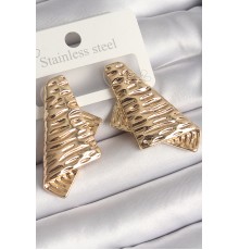 Pirinç Gold Renk İşleme Detaylı Katlanmış Kare Plaka Model Kadın Küpe