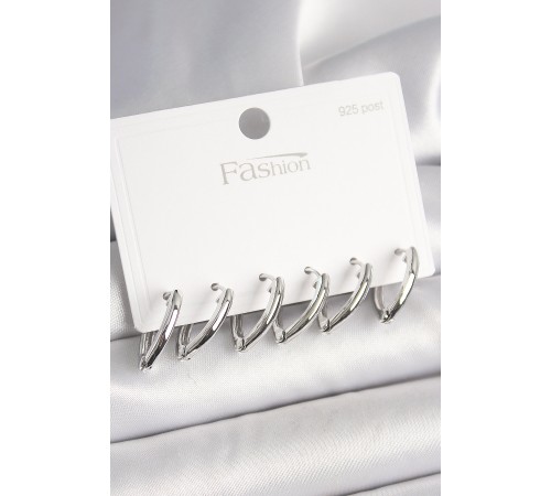 925 Ayar Gümüş Çivi Pirinç Gümüş Renk Üçgen Model Kadın Küpe Seti