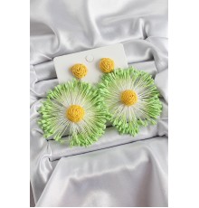 Yeşil Püsküllü Papatya Figürlü Hasır Örgü Model Gold Renk Kadın Küpe