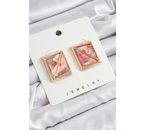 Pirinç Pembe Üçgen Kesim Detaylı Kare Model Vintage Gold Renk Kadın Küpe