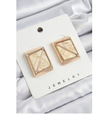 Pirinç Krem Üçgen Kesim Detaylı Kare Model Vintage Gold Renk Kadın Küpe