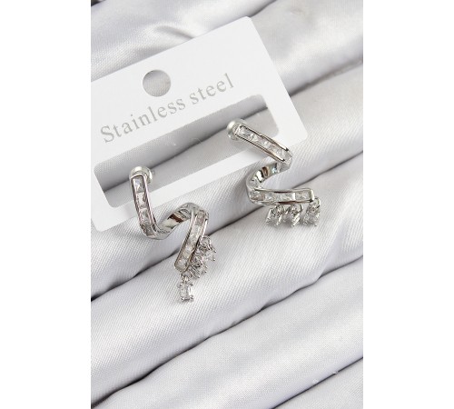 Pirinç Zirkon Taşlı Kıvrımlı Model Gümüş Renk Kadın Küpe