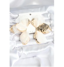 Pirinç Gold Renk Beyaz Tüllü Lotus Kadın Küpe
