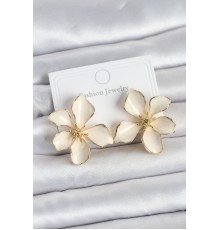 Krem Mineli Çiçek Model Pirinç Kadın Küpe