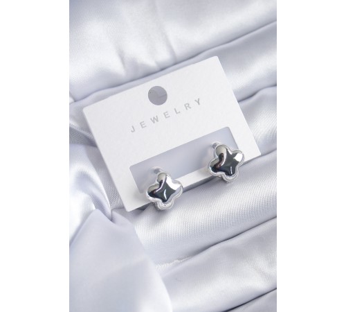 Gümüş Renk Yonca Model Pirinç Kadın Küpe