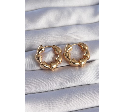 Pirinç Gold Renk Damla Kıvrım Tasarımlı Halka Küpe