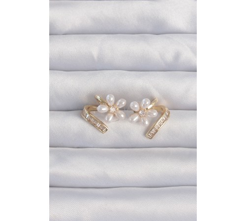 Pirinç Gold Renk Zirkon Taşlı Kıvrımlı İnci Çiçek Küpe