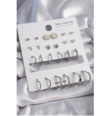 Pirinç Gümüş Renk Papatya Detaylı 12 Çiftli Kadın Küpe Seti