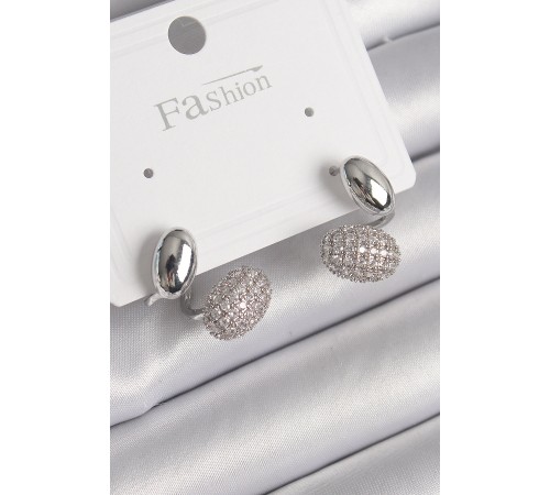 Pirinç Gümüş Renk Zirkon Taşlı Bombeli Model Kadın Küpe