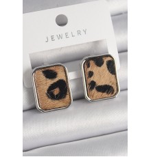 Pirinç Gümüş Renk Leopar Desenli Kare Model Kadın Küpe