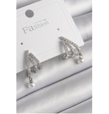 Pirinç Gümüş Renk Zirkon Taşlı Pençe Model İnci Detay Kadın Küpe