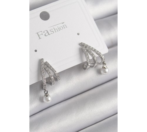 Pirinç Gümüş Renk Zirkon Taşlı Pençe Model İnci Detay Kadın Küpe