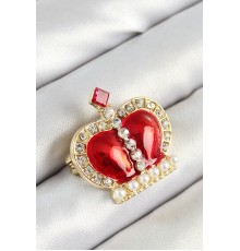 Zirkon Taşlı İnci Detaylı Kırmızı 3D Kraliçe Taç Figürlü Gold Renk Kadın Broş
