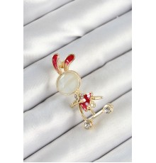 Zirkon Taş Detaylı Kırmızı 3D Scooter Süren Tavşan Kız Figürlü Gold Renk Kadın Broş