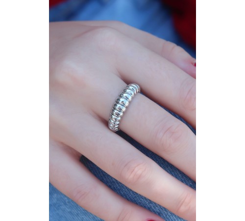 Gümüş Renk Sarmal Model Kadın Yüzük