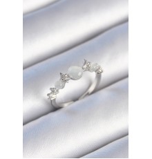 Pirinç Gümüş Renk Zirkon Taşlı Yıldız Detay Beyaz Mineli Kadın Yüzük