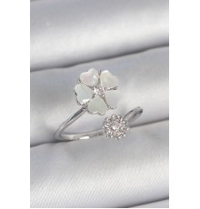 Pirinç Gümüş Renk Beyaz Mineli Çiçek Model Zirkon Taş Detay Kadın Yüzük