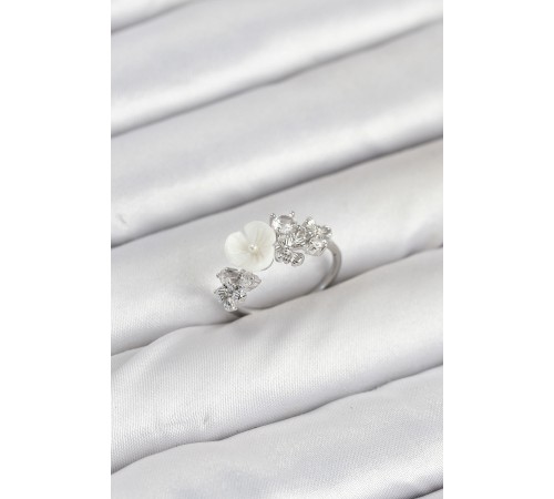 Pirinç Gümüş Renk Çiçek Model Zirkon Taşlı Kadın Yüzük