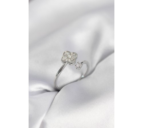 Gümüş Renk Zirkon Taşlı Yonca Model Kadın Yüzük