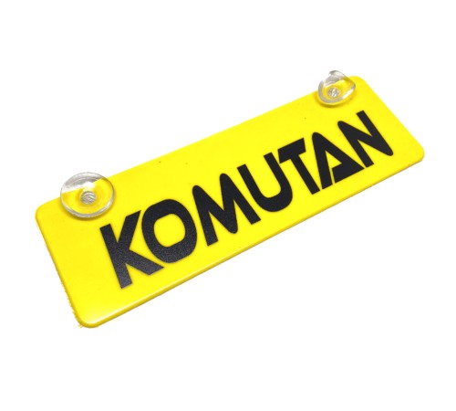 Komutan Yazılı Sarı Dekor Plaka Vantuzlu Cam Süsü 22x7.5cm KMT2