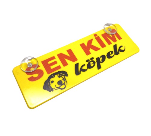 Sen Kim Köpek Yazılı Sarı Dekor Plaka Vantuzlu Cam Süsü 22x7.5cm