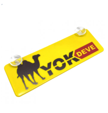 Yok Deve Yazılı Sarı Dekor Plaka Vantuzlu Cam Süsü 22x7.5cm