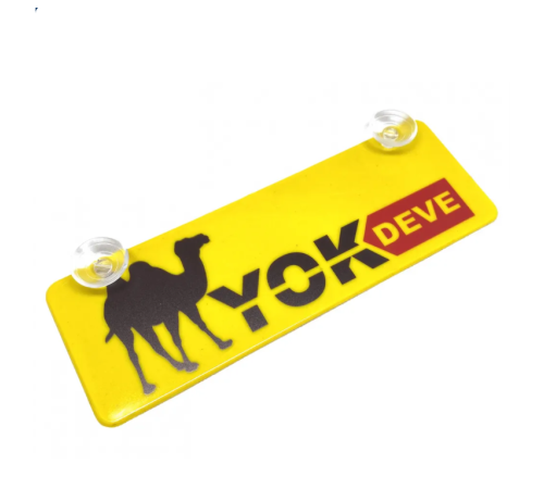 Yok Deve Yazılı Sarı Dekor Plaka Vantuzlu Cam Süsü 22x7.5cm