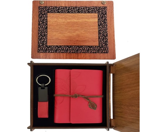 Ahşap Kutulu Kırmızı Deri Defter ve Anahtarlık Set