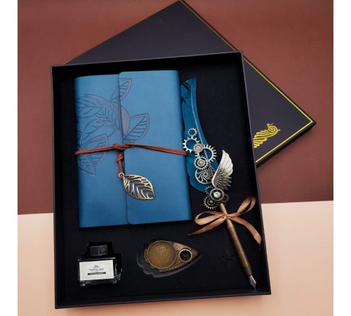 Kaligrafi Kalem Ve Vintage Tasarım Deri Defter