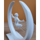 3D Zen Heykeli Beyaz Ay İçinde Meditasyon Figürü Dekoratif Obje