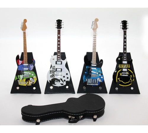 Çantalı Gitar Figürü