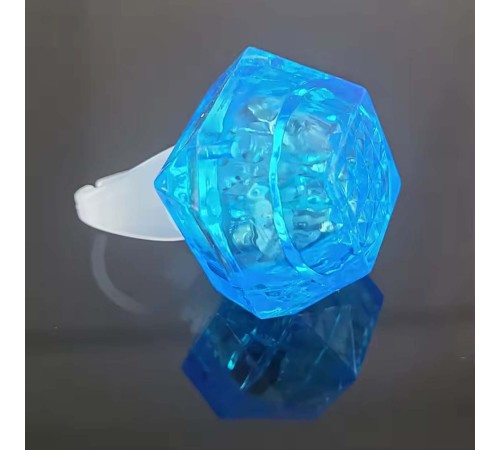Kristal Tasarımlı Led Işıklı Mavi Yüzük Kristal Tasarımlı Led Işıklı Mavi Yüzük