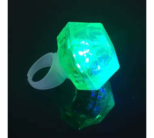 Kristal Tasarımlı Led Işıklı Yeşil Yüzük Kristal Tasarımlı Led Işıklı Yeşil Yüzük
