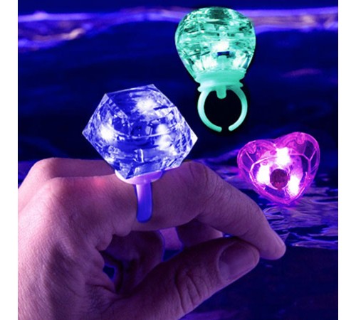 Kristal Tasarımlı Led Işıklı Mor Yüzük Kristal Tasarımlı Led Işıklı Mor Yüzük