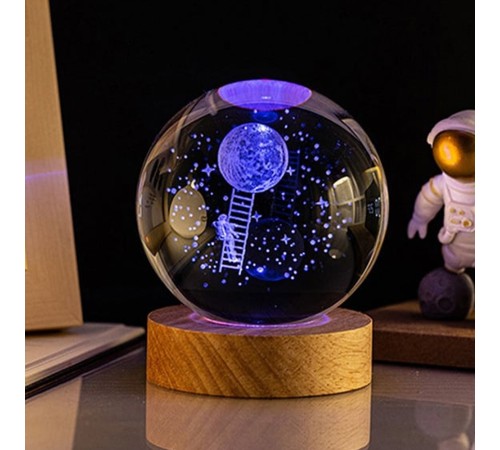 Aya Çıkan Astronot Tasarımlı Işıklı Cam Küre Aya Çıkan Astronot Tasarımlı Işıklı Cam Küre