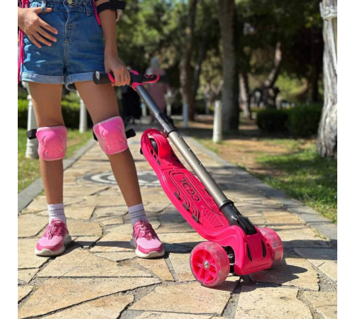 Cool Wheels 3 Tekerlekli Işıklı Maxi Scooter Pembe Cool Wheels 3 Tekerlekli Işıklı Maxi Scooter Pembe